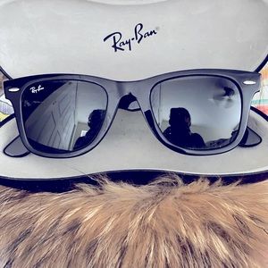 NEW WAYFARER RAY-BANS